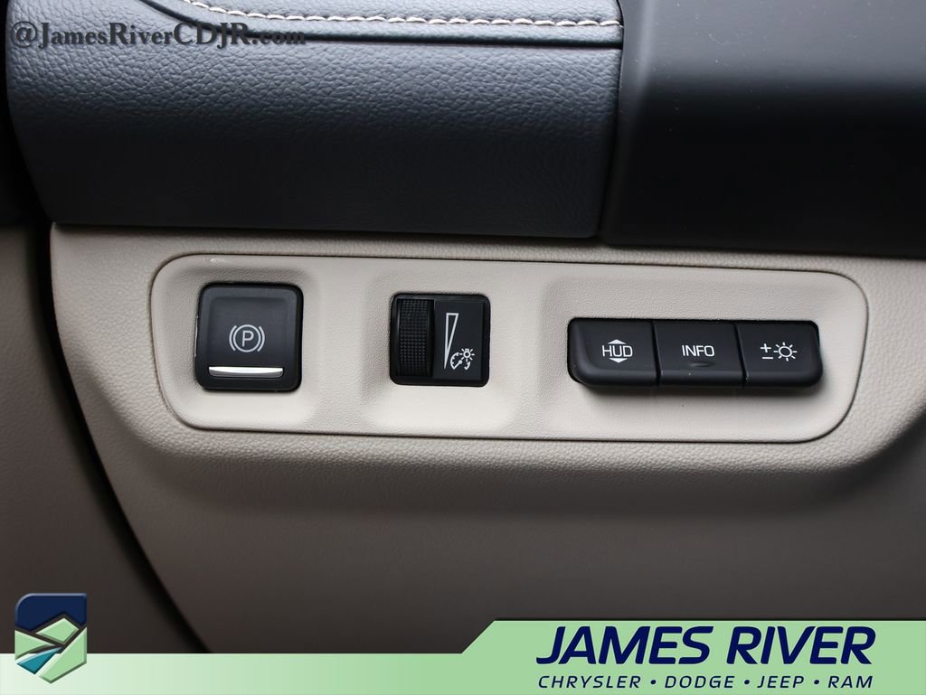 Used 2023 GMC Acadia Denali w/ Denali Ultimate Package AWD/4WD image 32