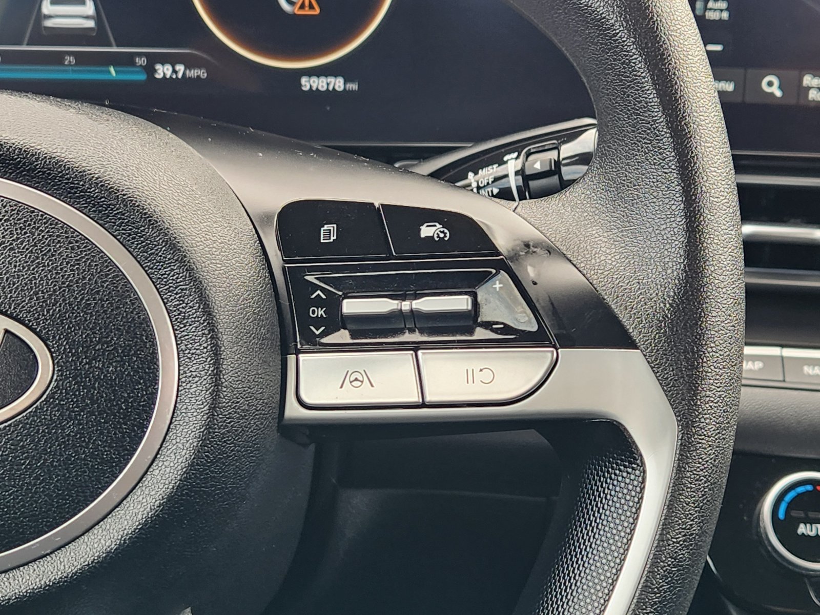 Used 2024 Hyundai Elantra SEL FWD image 28