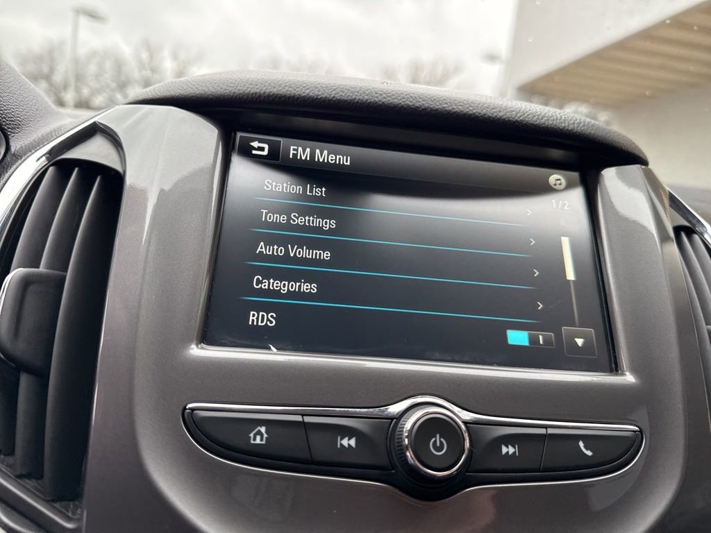 Used 2017 Chevrolet Cruze LT image 18