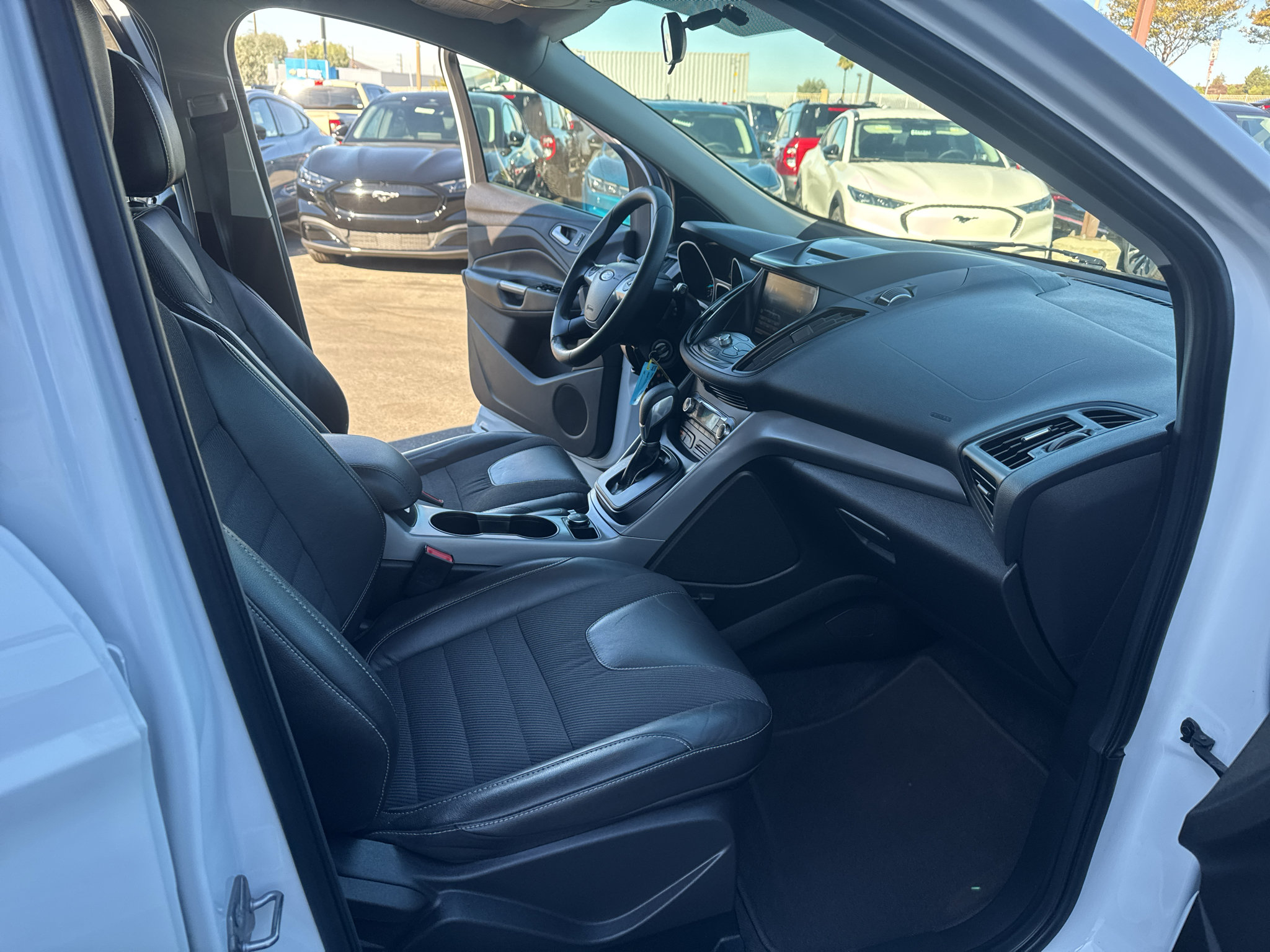 Used 2015 Ford Escape SE w/ SE Chrome Package FWD image 24
