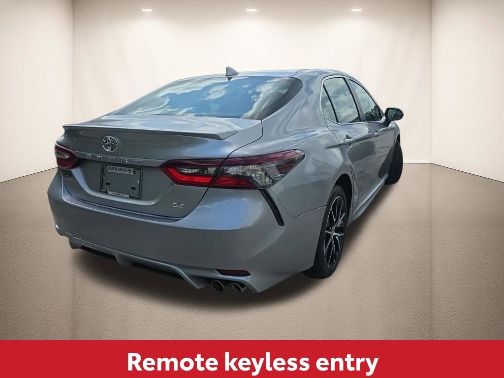 Used 2024 Toyota Camry SE image 4
