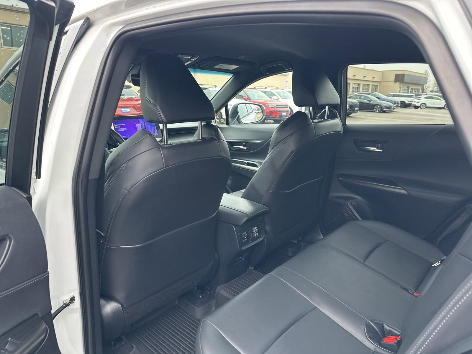 Used 2023 Toyota Venza XLE AWD/4WD image 19