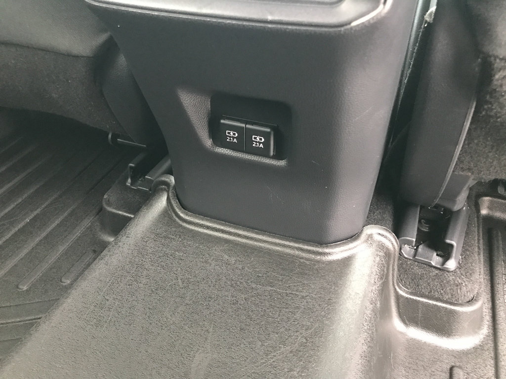 Used 2021 Toyota RAV4 XLE AWD/4WD image 28