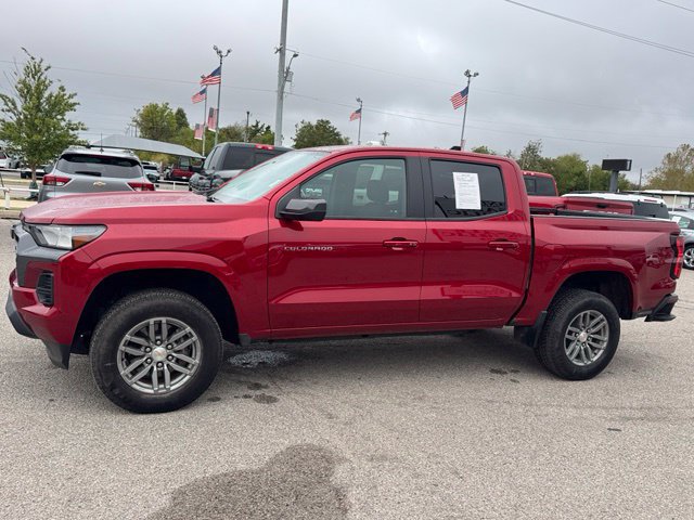 Used 2024 Chevrolet Colorado LT RWD image 3