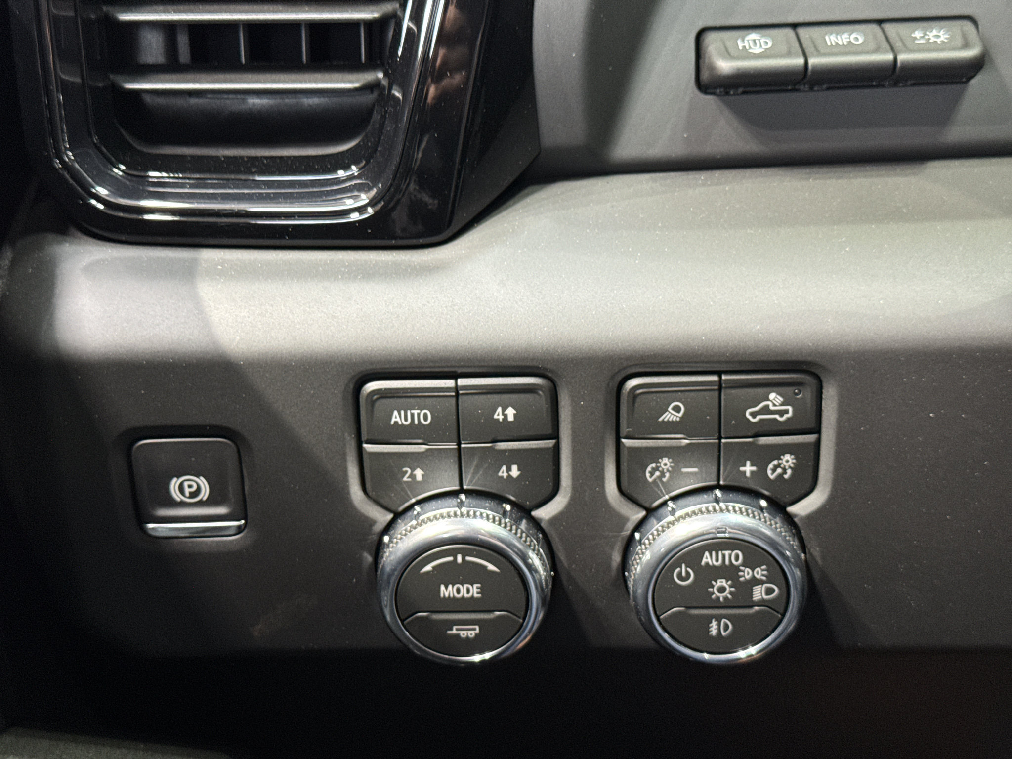 New 2026 GMC Sierra 2500 AT4 w/ AT4 Premium Plus Package AWD/4WD image 40