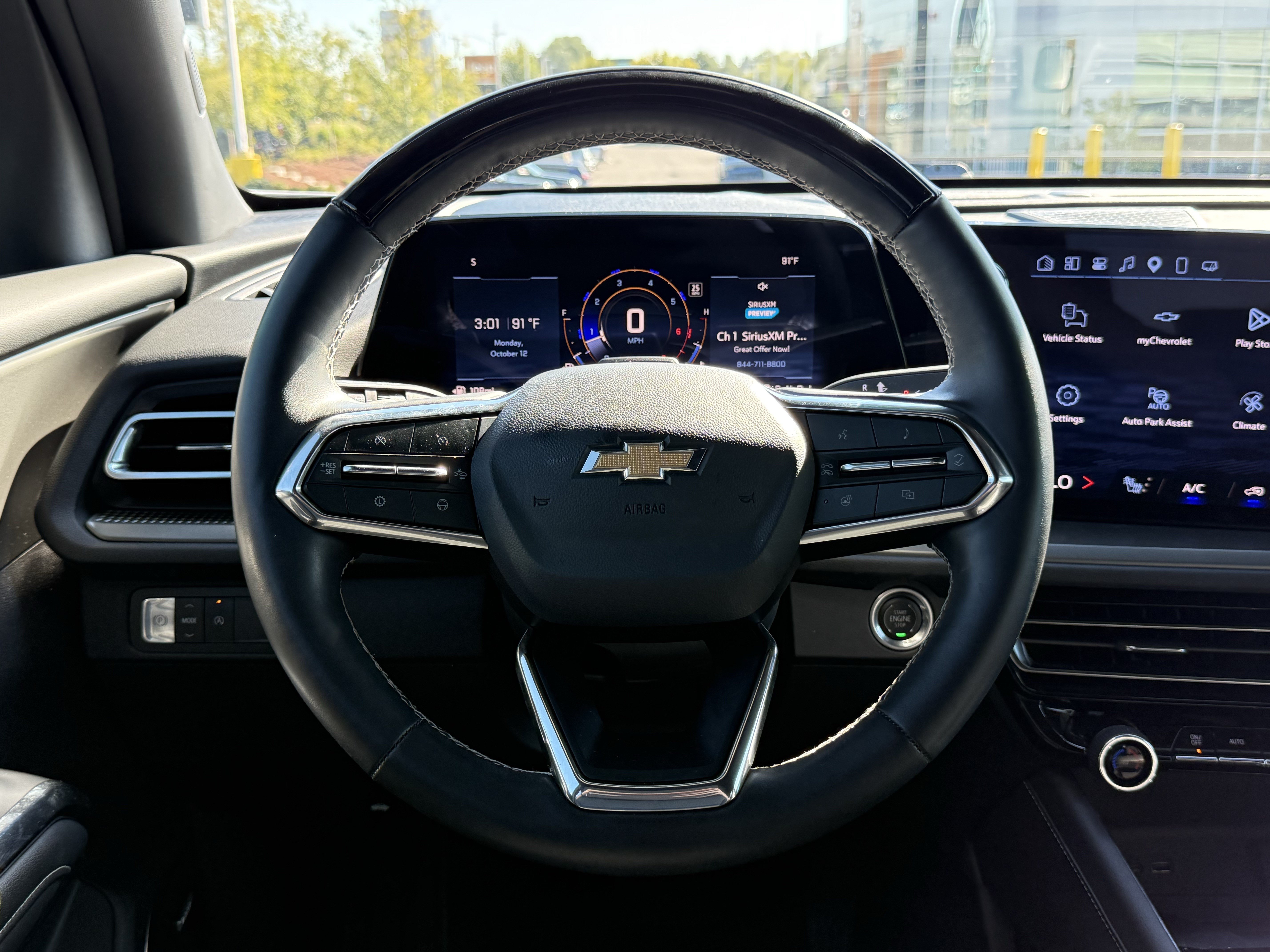 Used 2025 Chevrolet Traverse LT w/ Enhanced Driving Package FWD image 17
