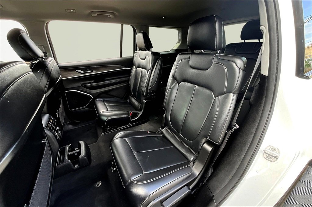 Used 2022 Jeep Grand Cherokee L Limited image 26