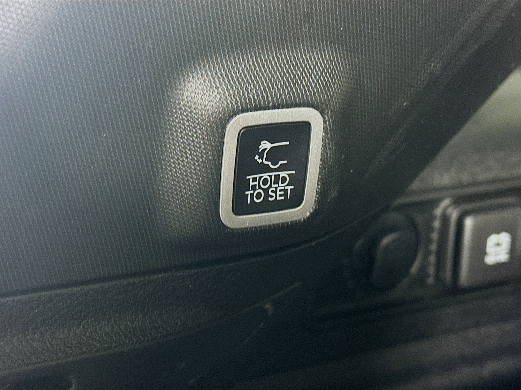 Used 2023 Jeep Grand Cherokee 4WD 4xe w/ Luxury Tech Group II image 31