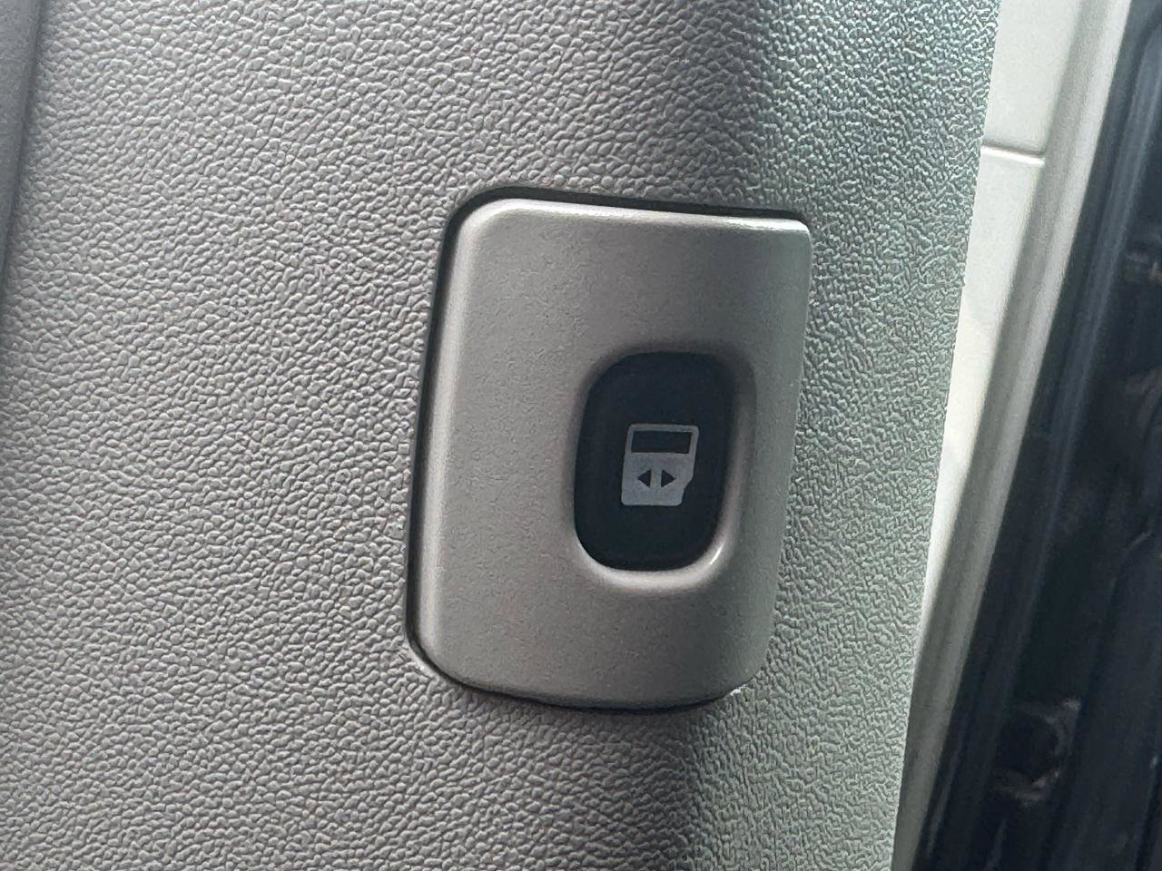 Used 2012 Chrysler Town & Country Touring-L w/ Entertainment Group #2 FWD image 16