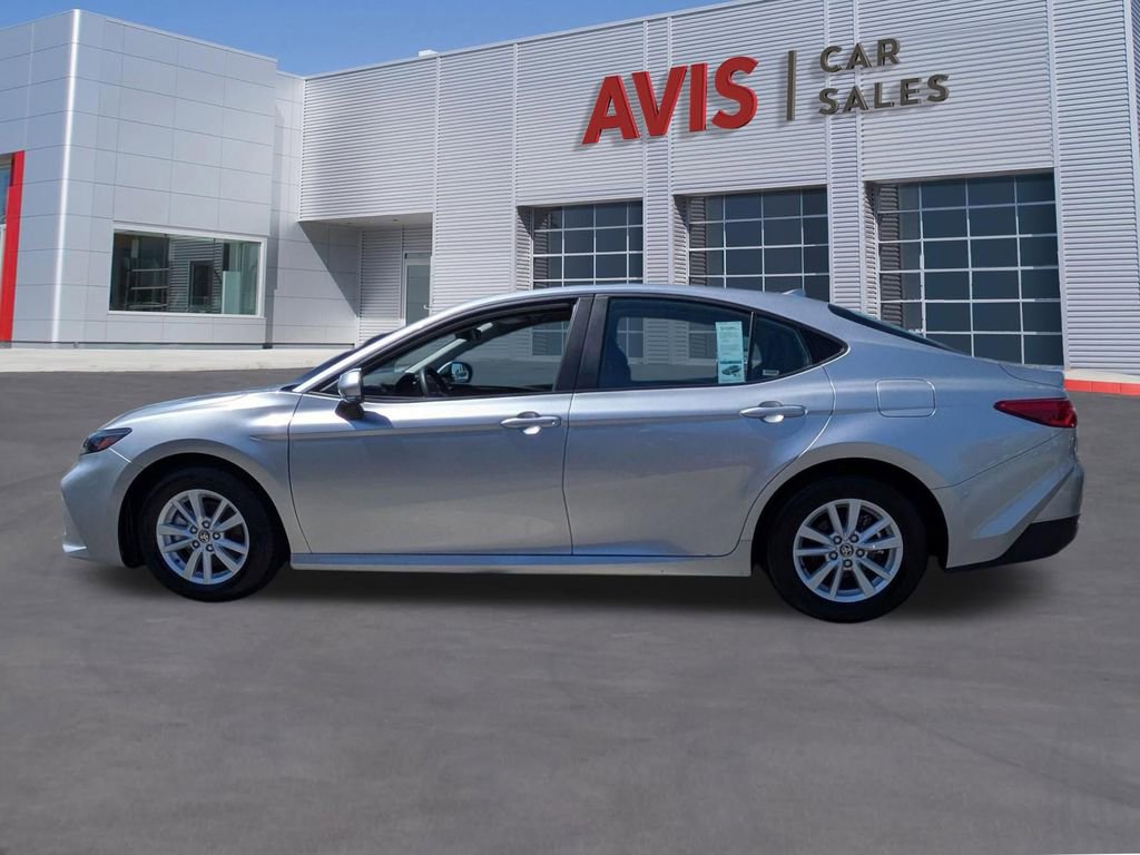 Used 2025 Toyota Camry LE image 9