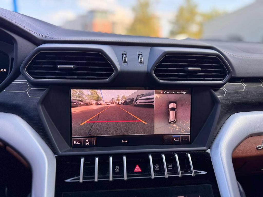 Used 2019 Lamborghini Urus AWD/4WD image 18