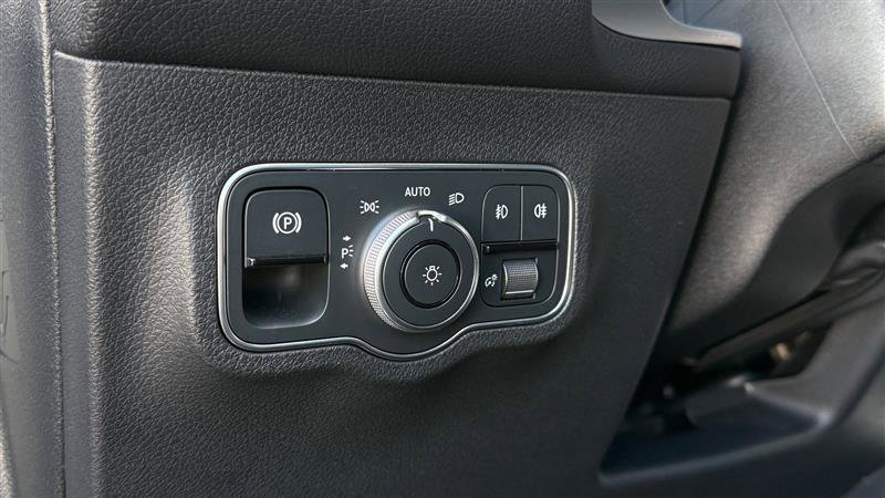 Used 2024 Mercedes-Benz GLB 250 4MATIC image 14