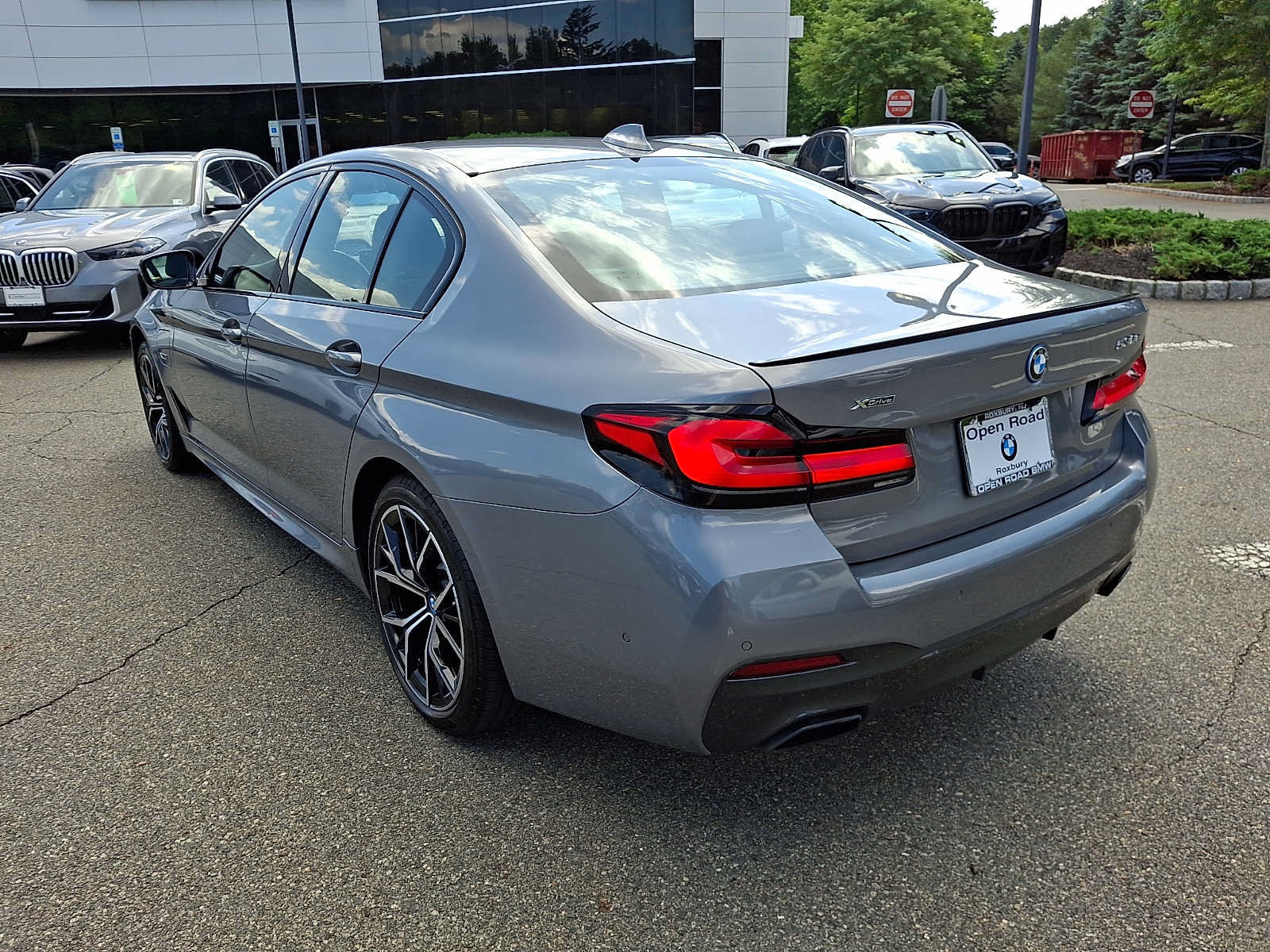 Used 2023 BMW 530e xDrive w/ Premium Package AWD/4WD image 5