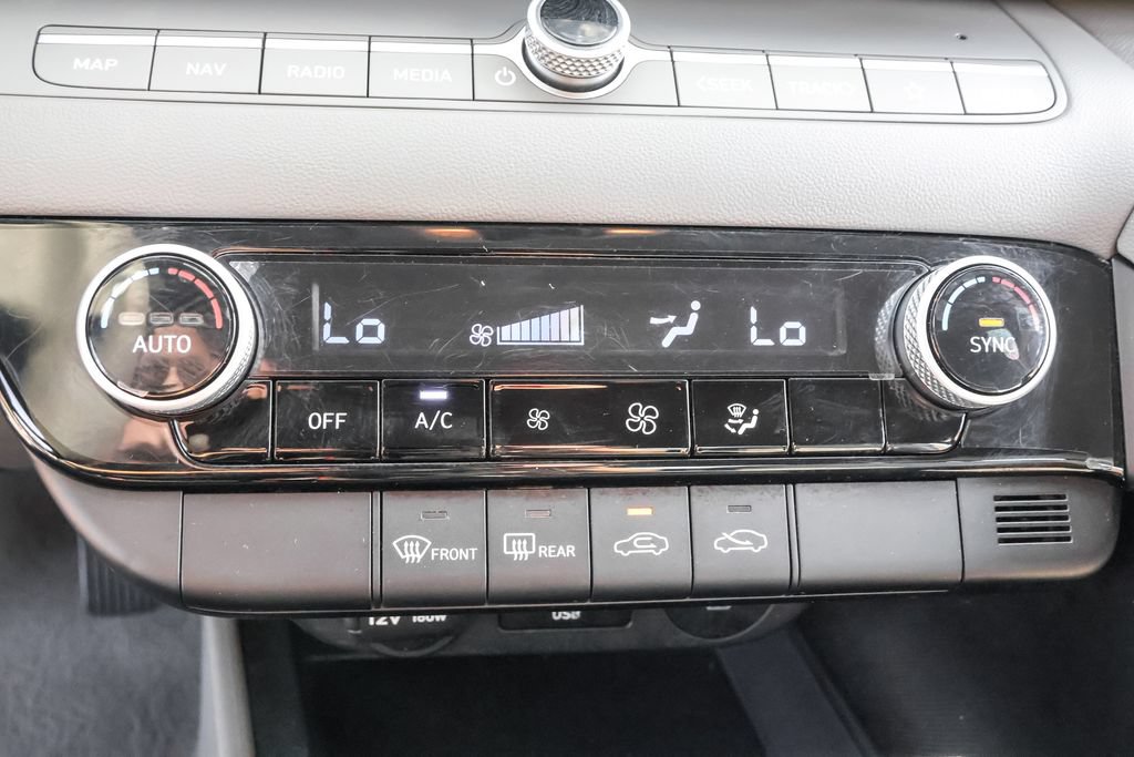 Certified 2024 Hyundai Elantra SEL FWD image 24