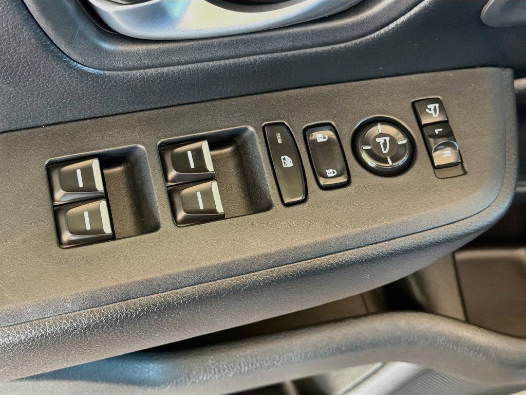 Used 2025 Honda Pilot TrailSport image 17