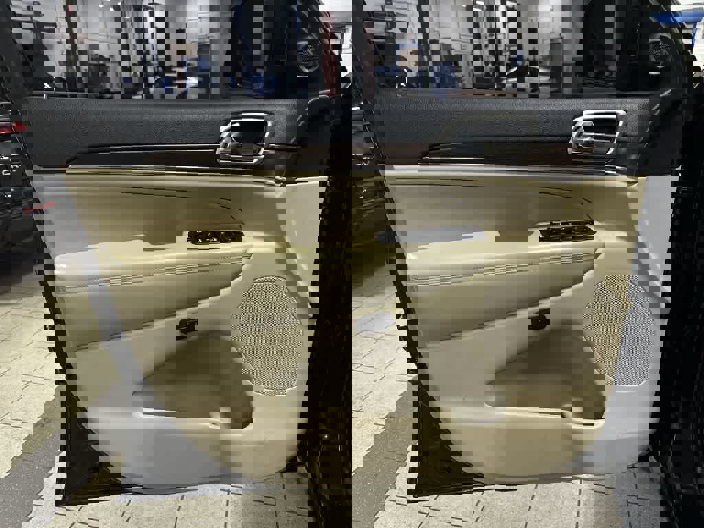 Used 2015 Jeep Grand Cherokee Limited image 33