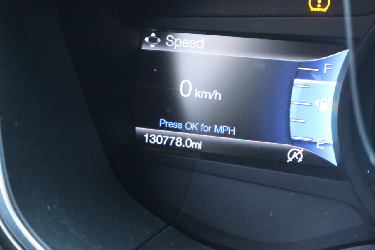 Used 2017 Ford Fusion SE w/ Fusion SE Technology Package FWD image 10