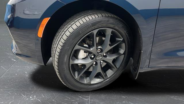 Used 2021 Chrysler Pacifica Touring-L w/ Premium & Safety Sphere Group AWD/4WD image 39