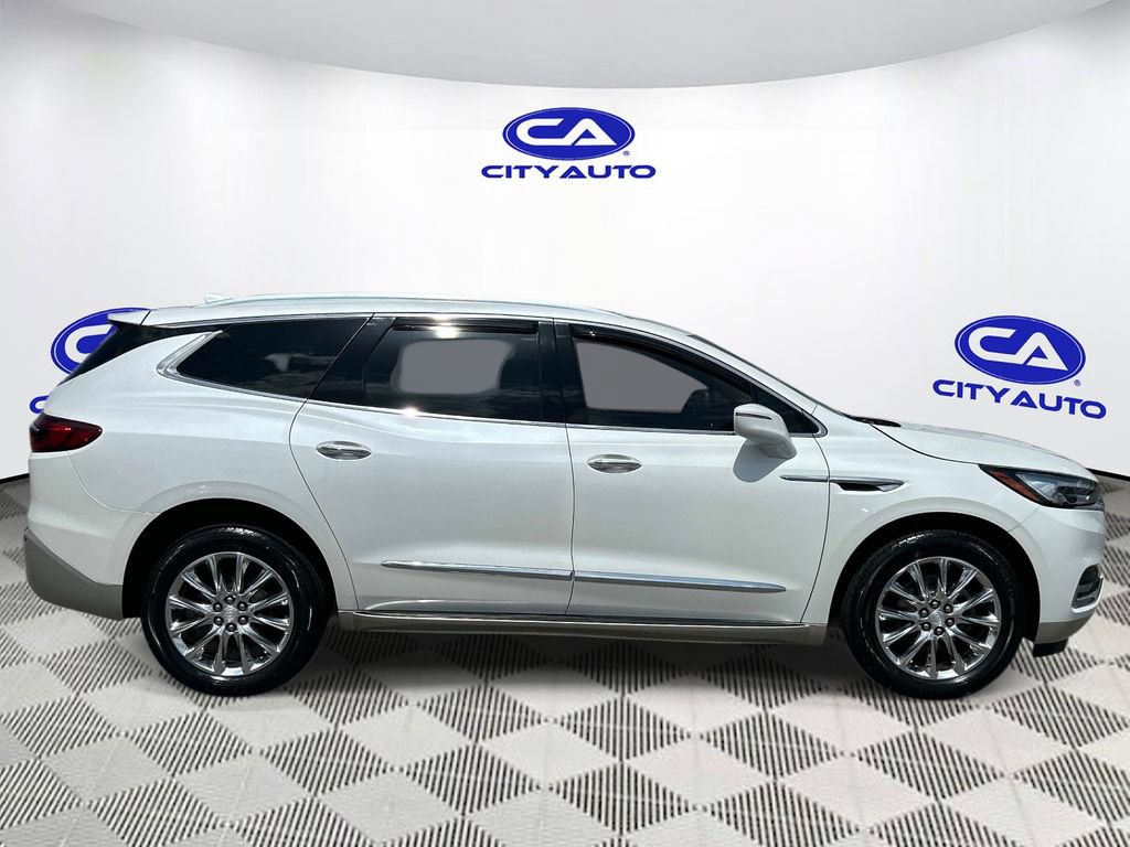 Used 2018 Buick Enclave Premium w/ Experience Buick Package FWD image 2