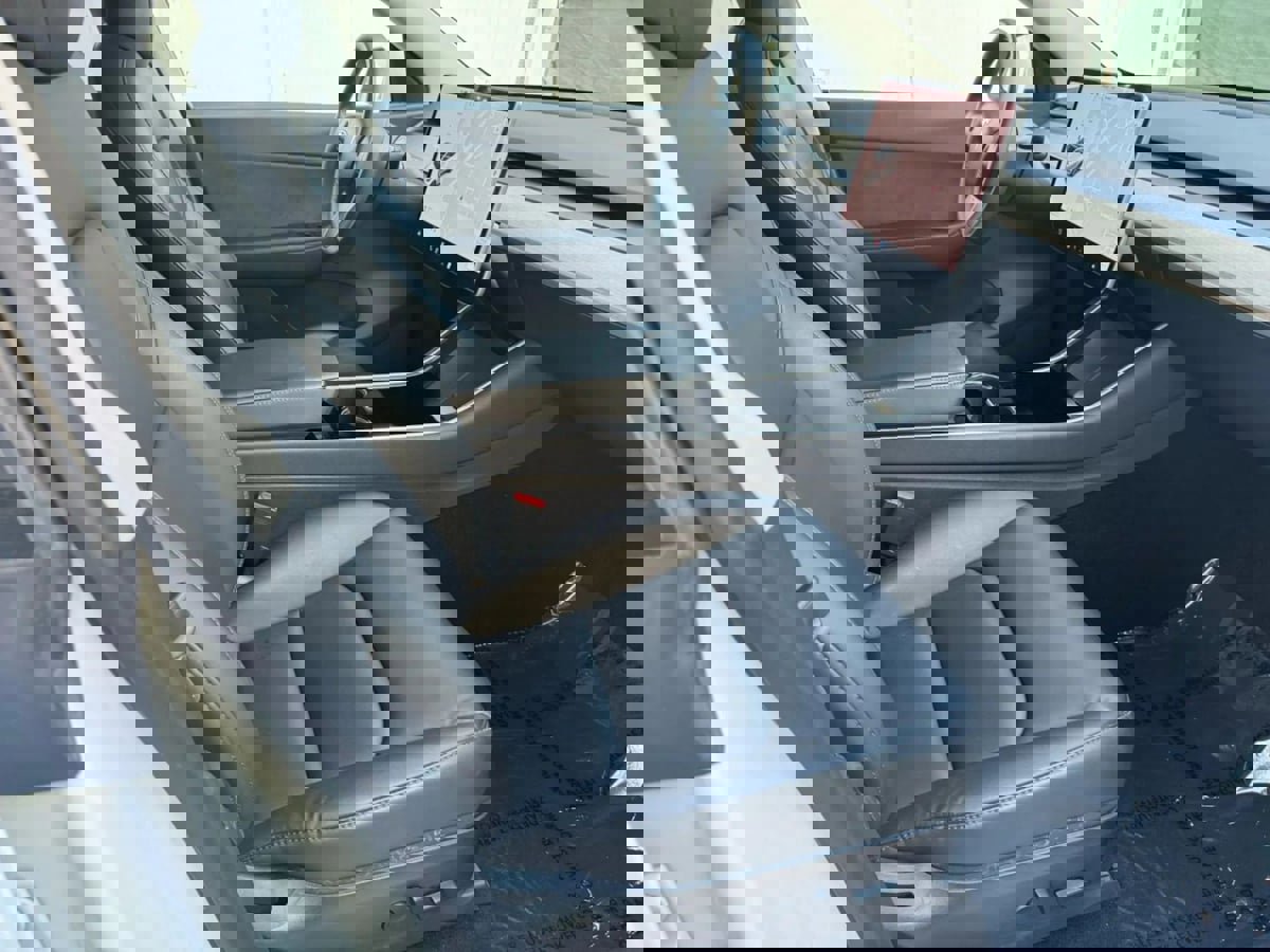 Used 2023 Tesla Model Y Long Range image 22