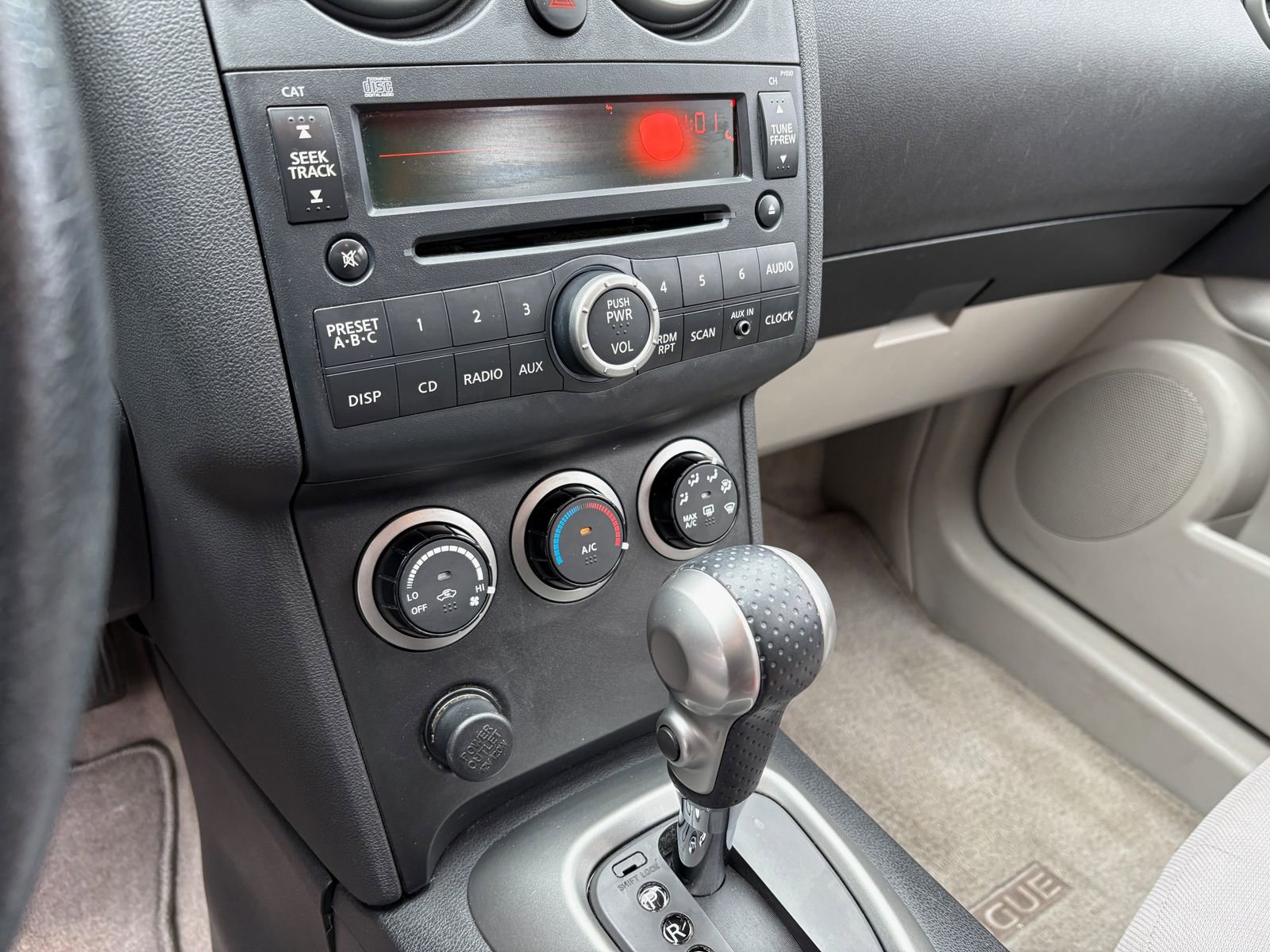 Used 2009 Nissan Rogue S image 25