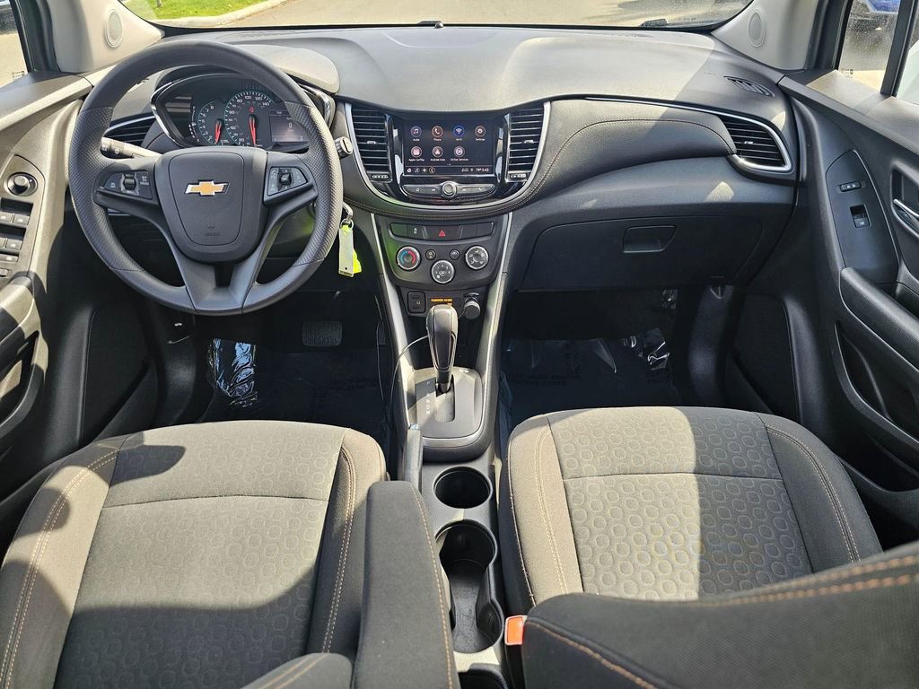 Used 2022 Chevrolet Trax LS w/ Tint and Cruise Package AWD/4WD image 17