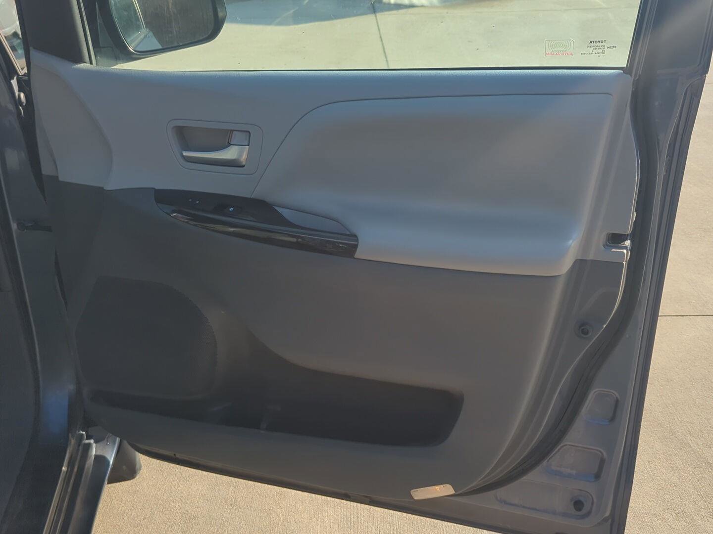 Used 2016 Toyota Sienna XLE Premium w/ Outdoor Package image 22