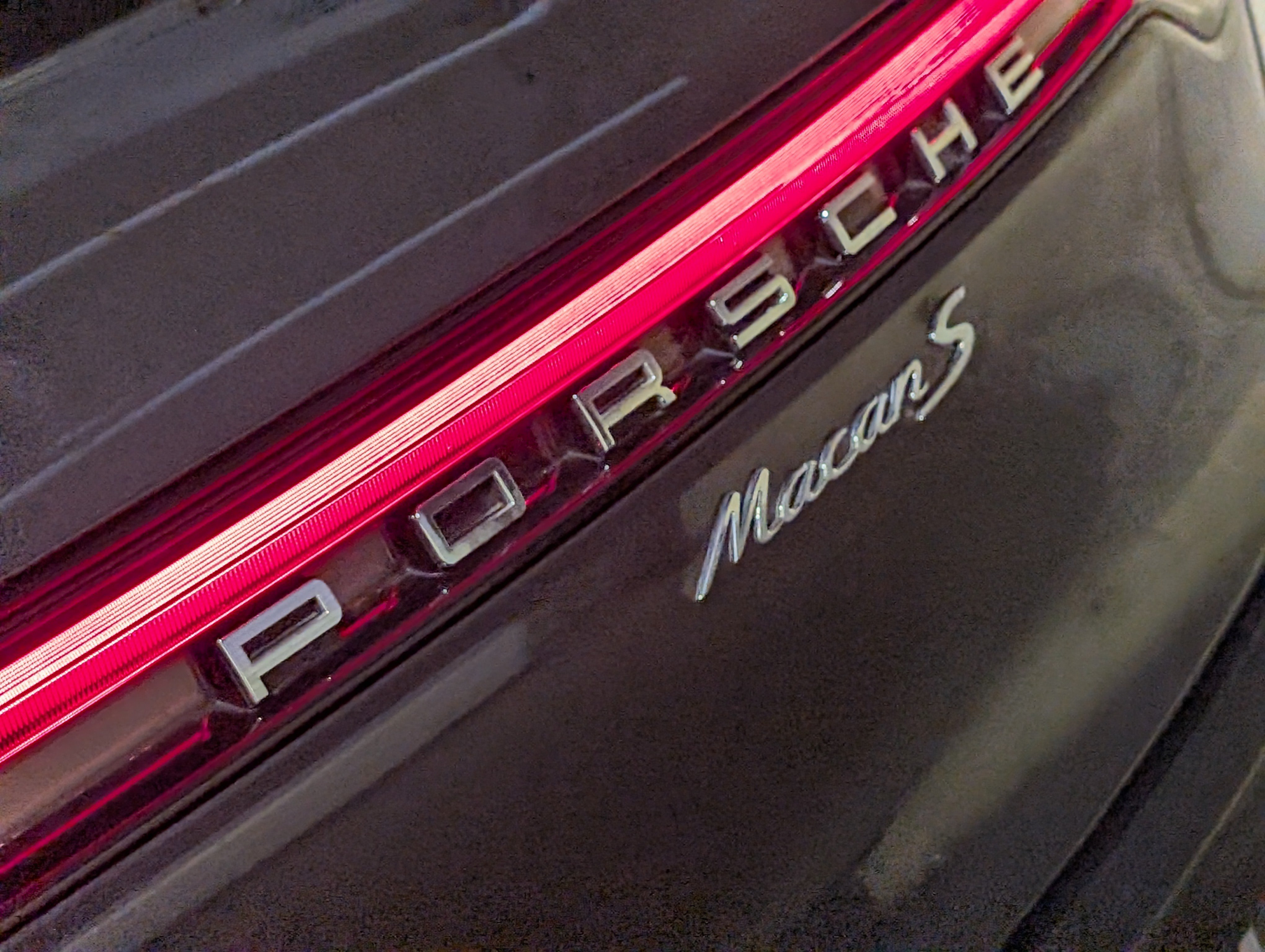 Certified 2021 Porsche Macan S AWD/4WD image 17