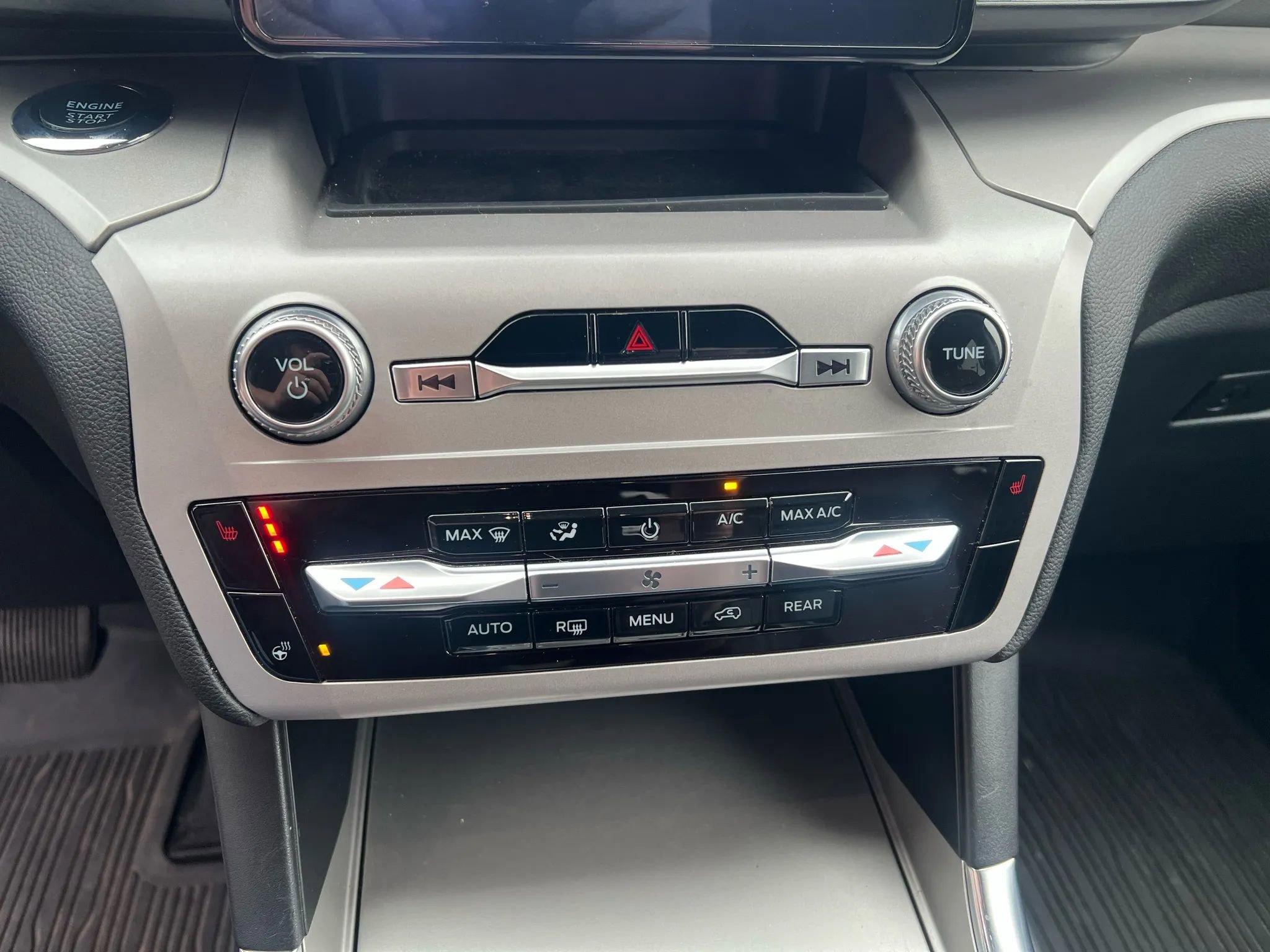 Used 2023 Ford Explorer XLT w/ Equipment Group 202A image 22