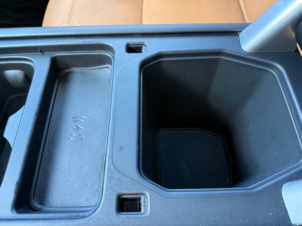 Used 2023 Land Rover Defender 130 SE image 25