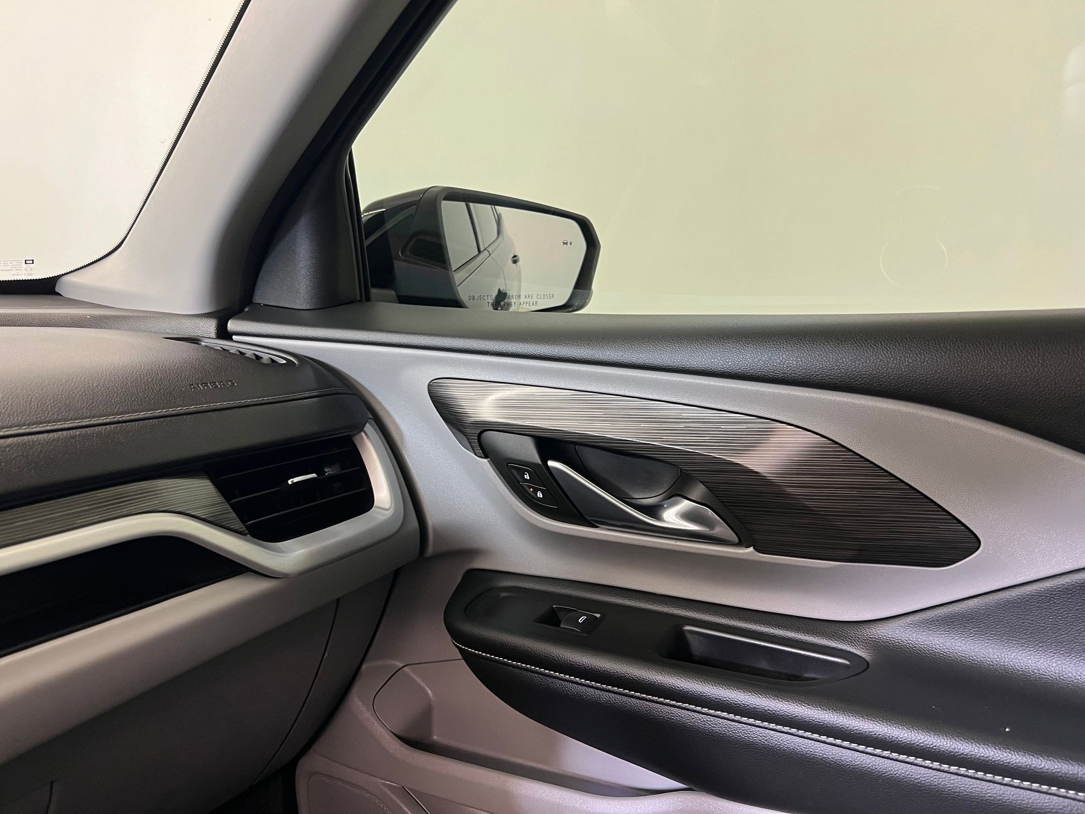 Used 2024 GMC Terrain SLT image 29