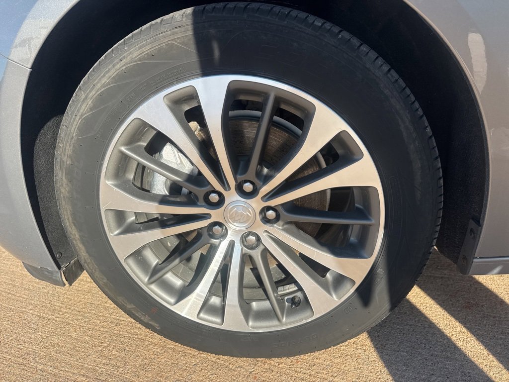 Used 2017 Buick LaCrosse Preferred image 6