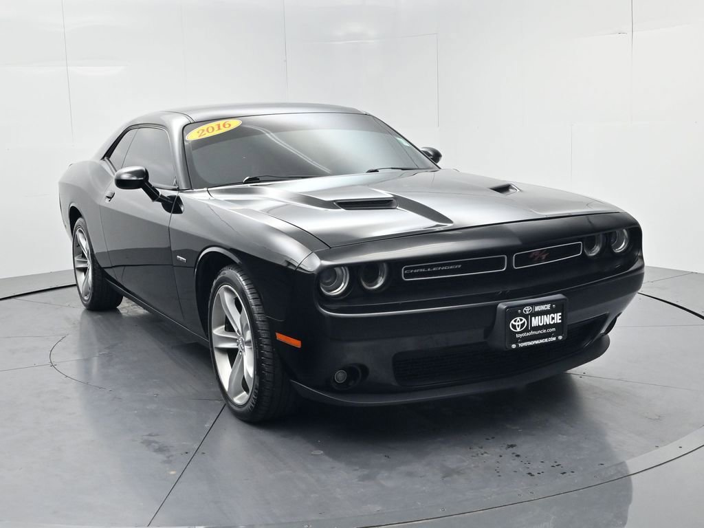 Used 2016 Dodge Challenger R/T RWD image 2