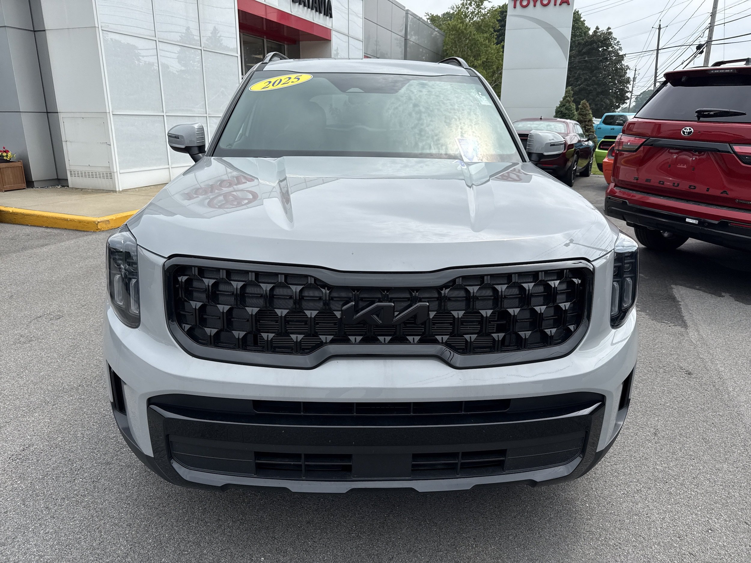 Used 2025 Kia Telluride EX X-Line AWD/4WD image 2