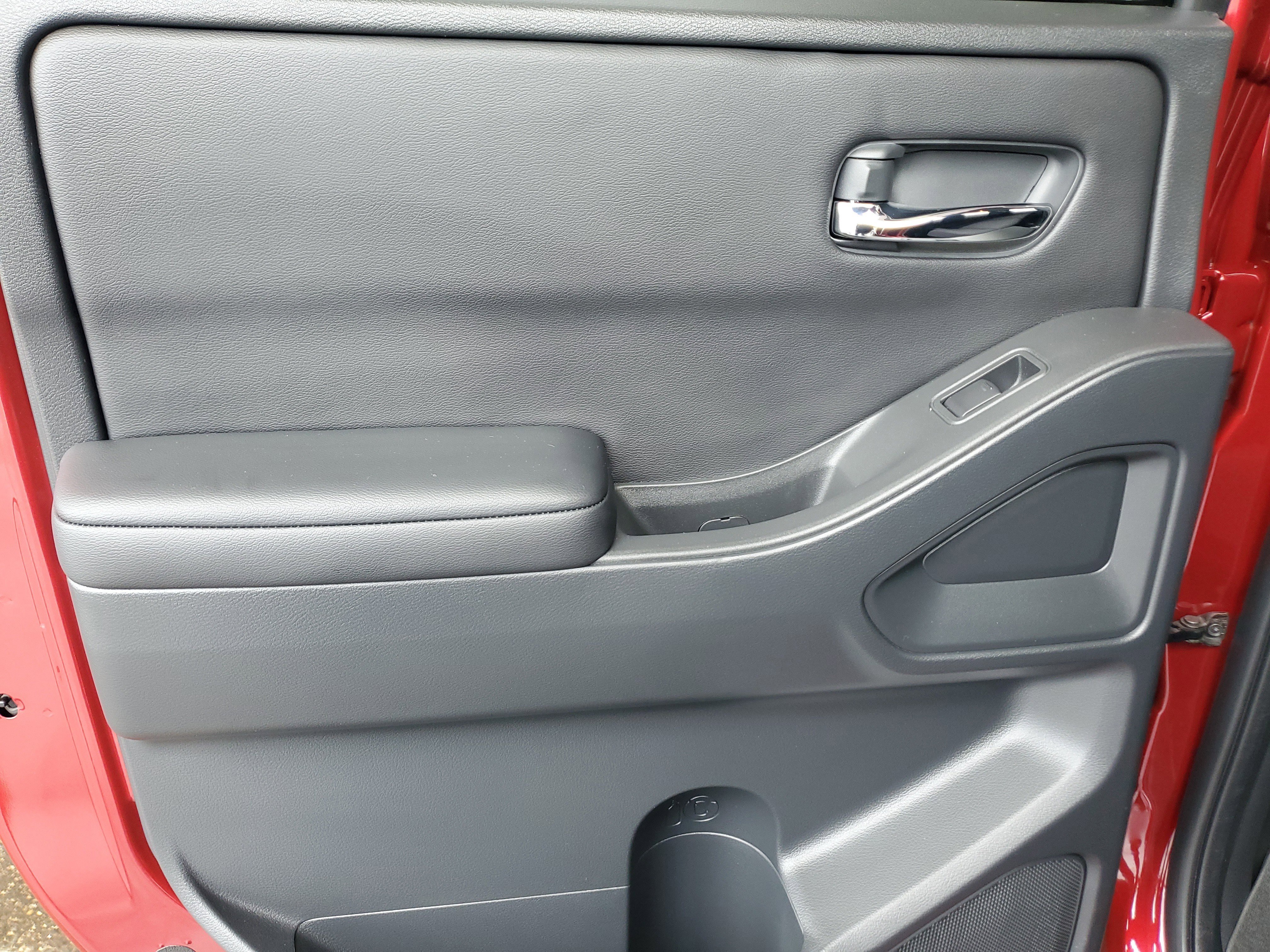 Used 2025 Nissan Frontier SV image 28