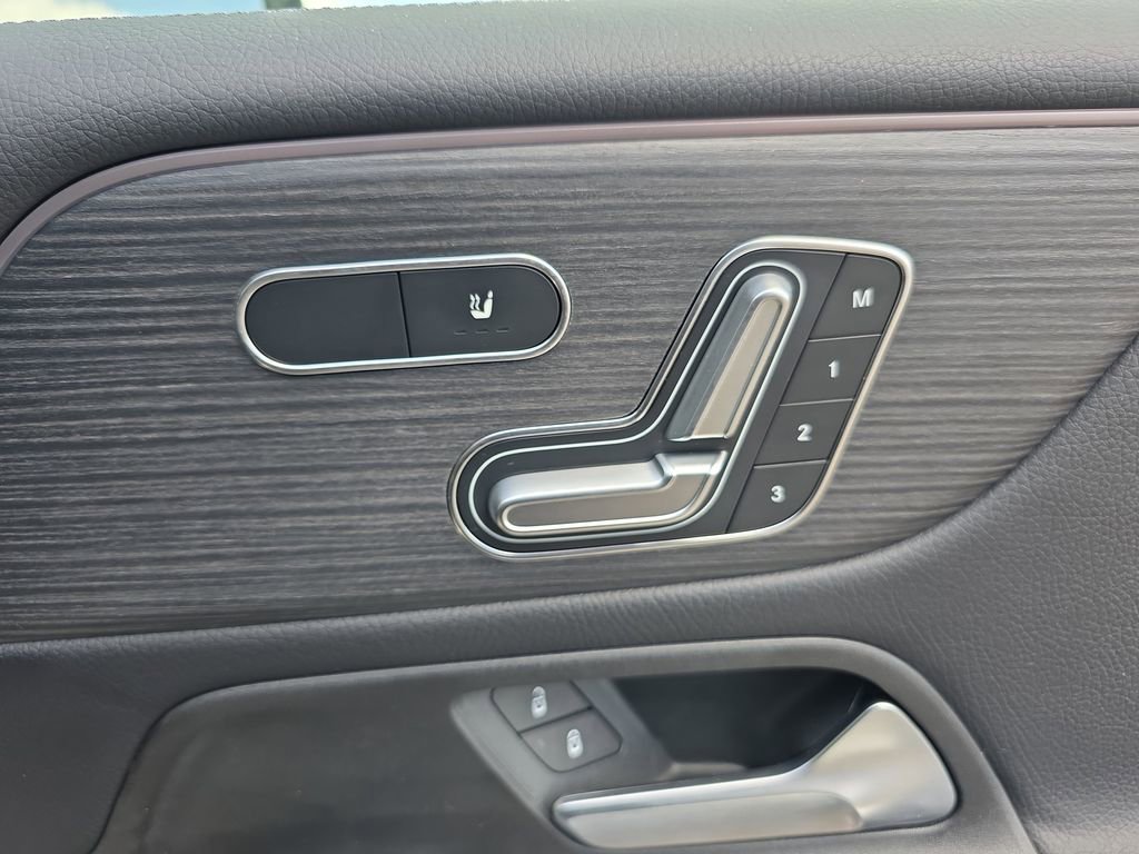 Used 2026 Mercedes-Benz GLB 250 4MATIC image 17