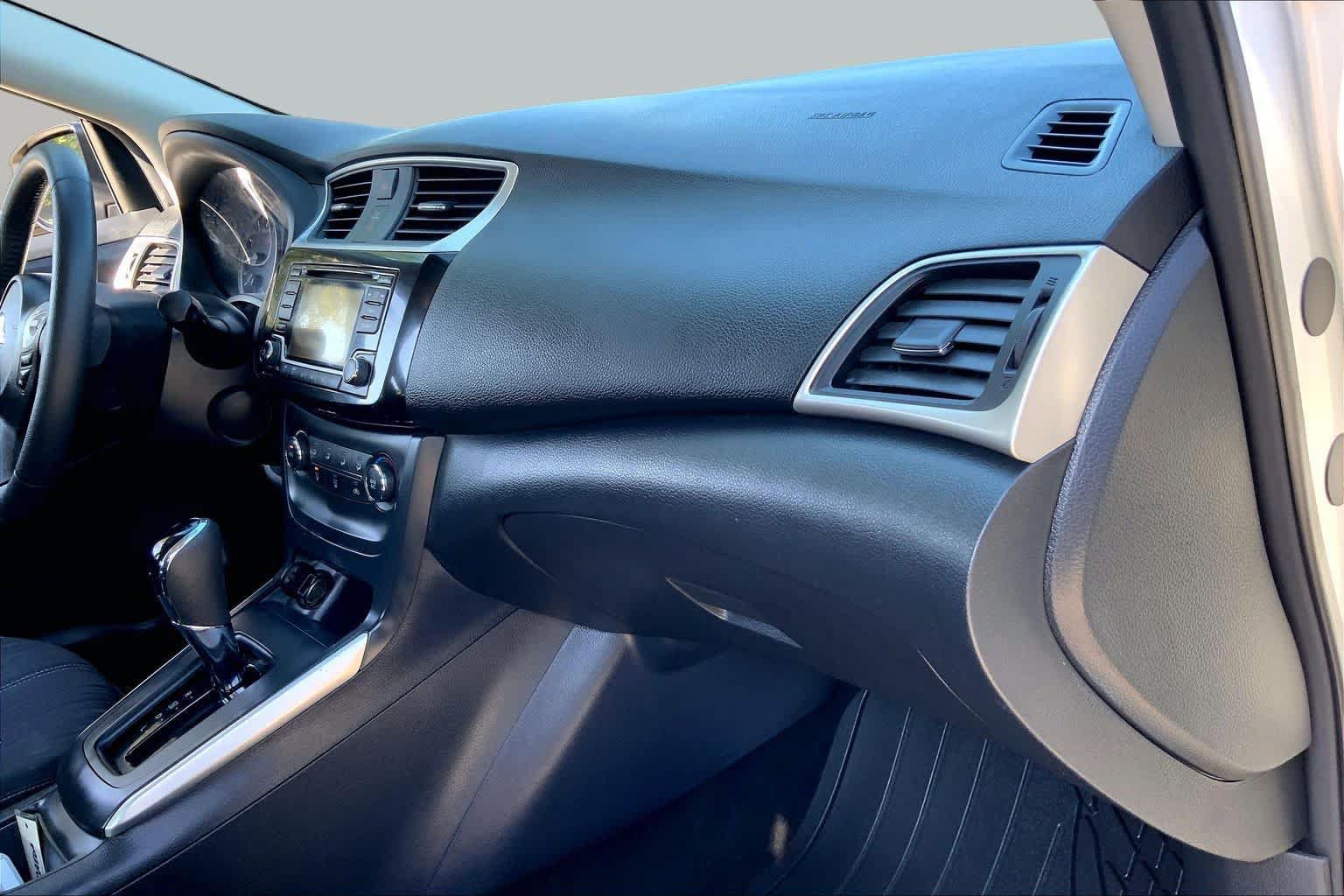 Used 2016 Nissan Sentra SV FWD image 19