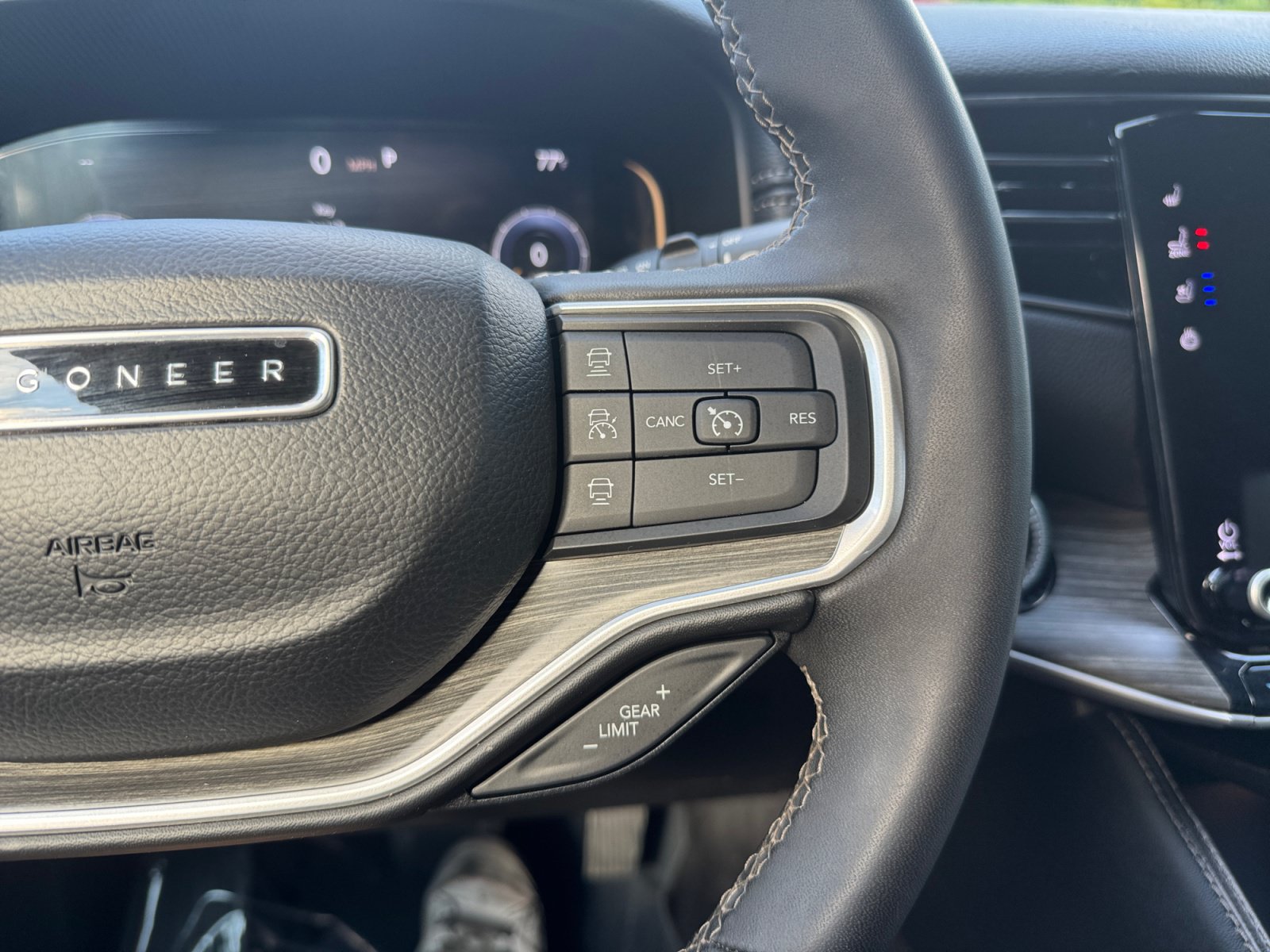 Used 2024 Jeep Wagoneer Series II w/ Flexible Seating Group RWD image 28