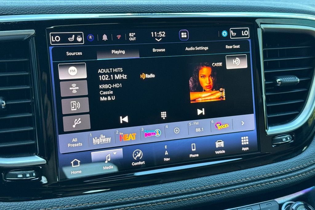 Used 2021 Chrysler Pacifica Pinnacle image 16