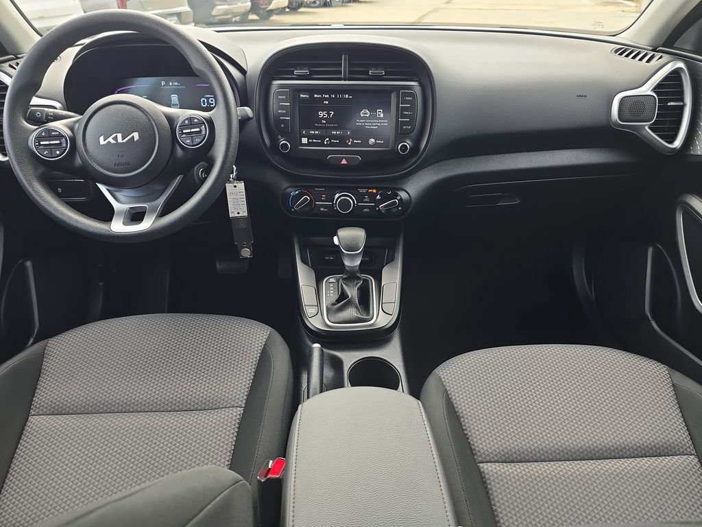 Certified 2025 Kia Soul LX image 12