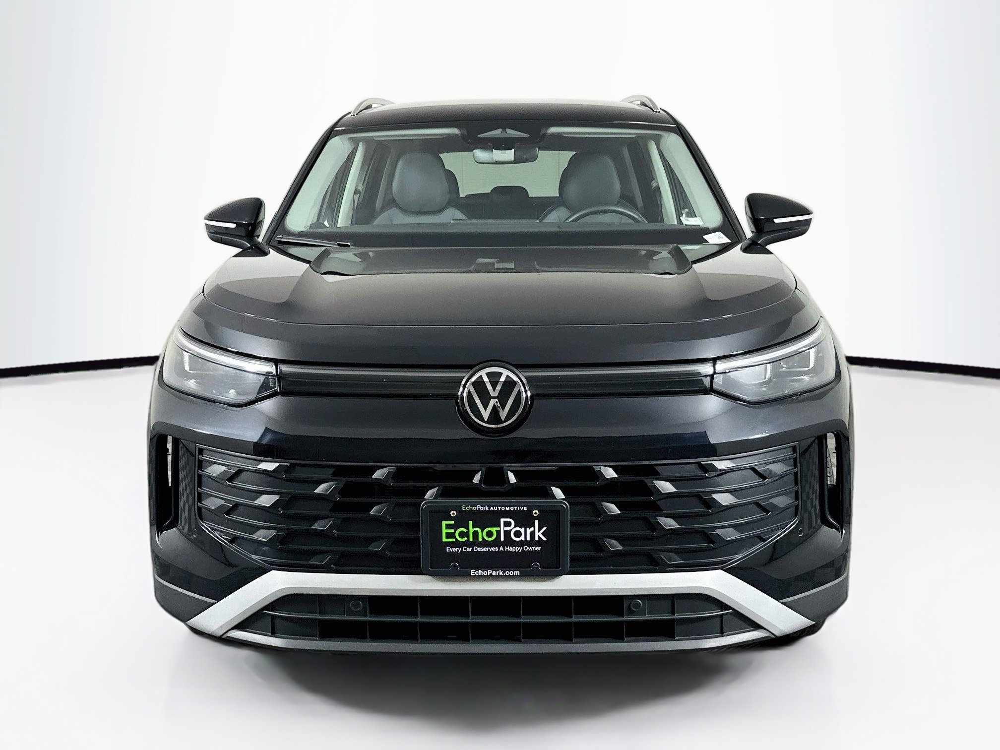 Used 2026 Volkswagen Tiguan SE AWD/4WD image 2