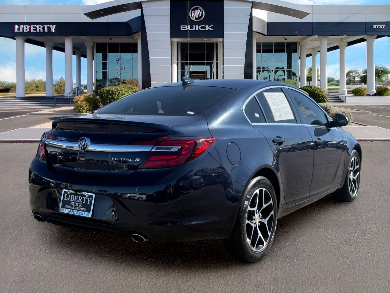 Used 2017 Buick Regal Sport Touring FWD image 3