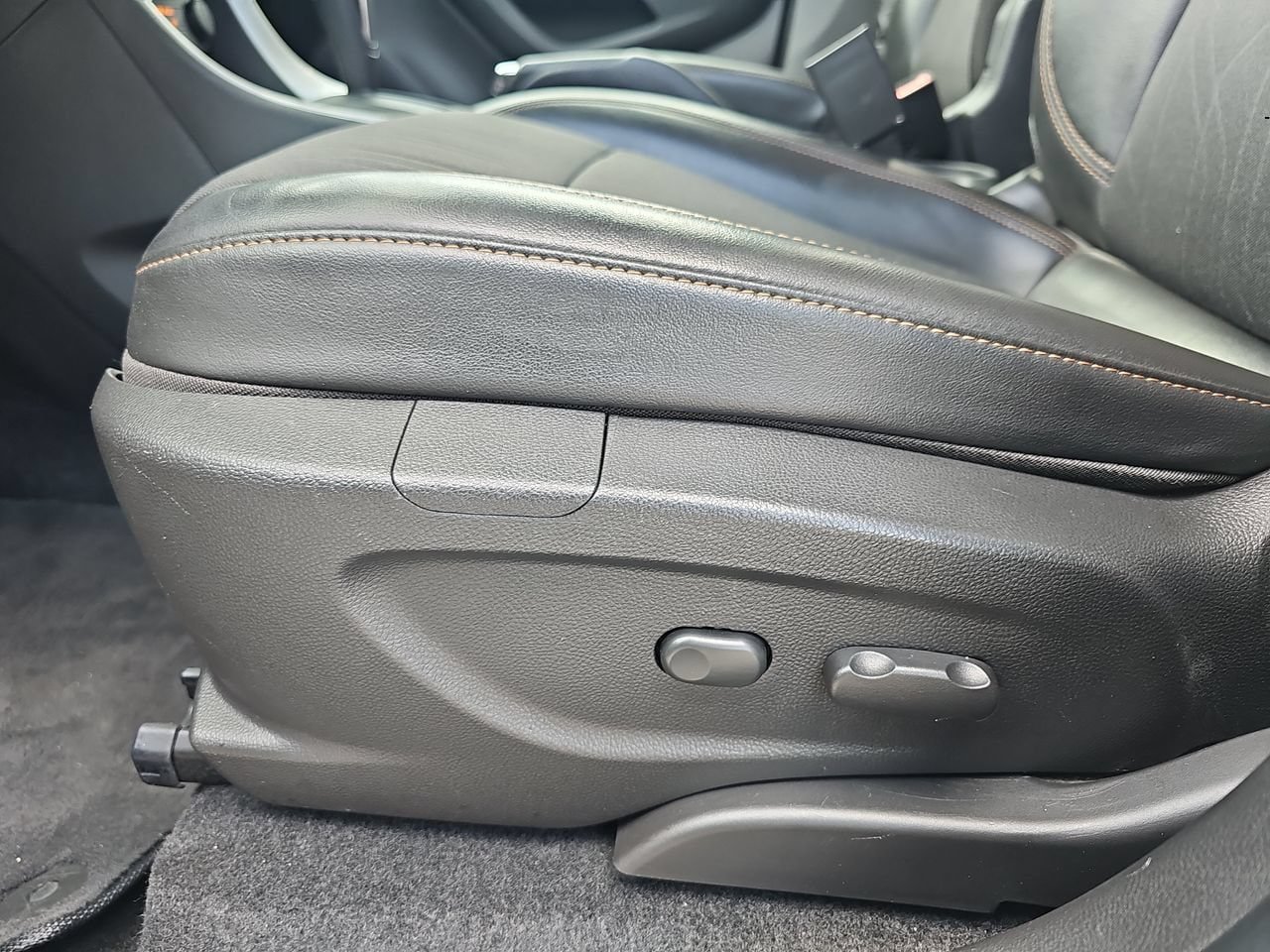Used 2019 Chevrolet Trax LT w/ LT Convenience Package FWD image 33