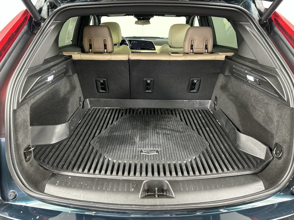Used 2024 Cadillac XT4 Luxury w/ Cold Weather Package AWD/4WD image 29