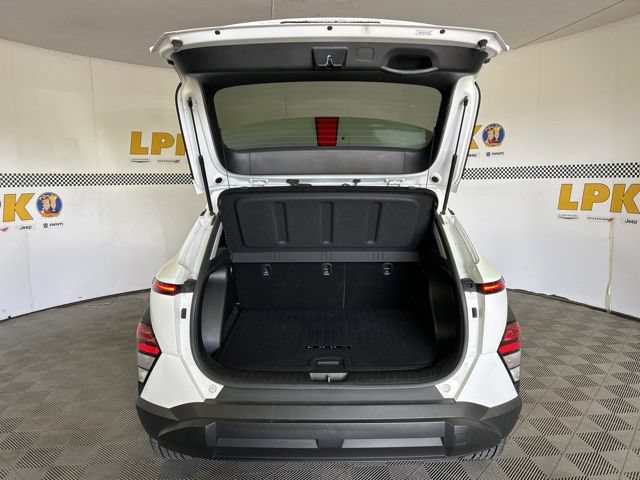 Used 2024 Hyundai Kona SEL AWD/4WD image 5