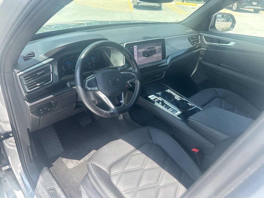 Used 2025 Volkswagen Atlas Cross Sport SE FWD image 12