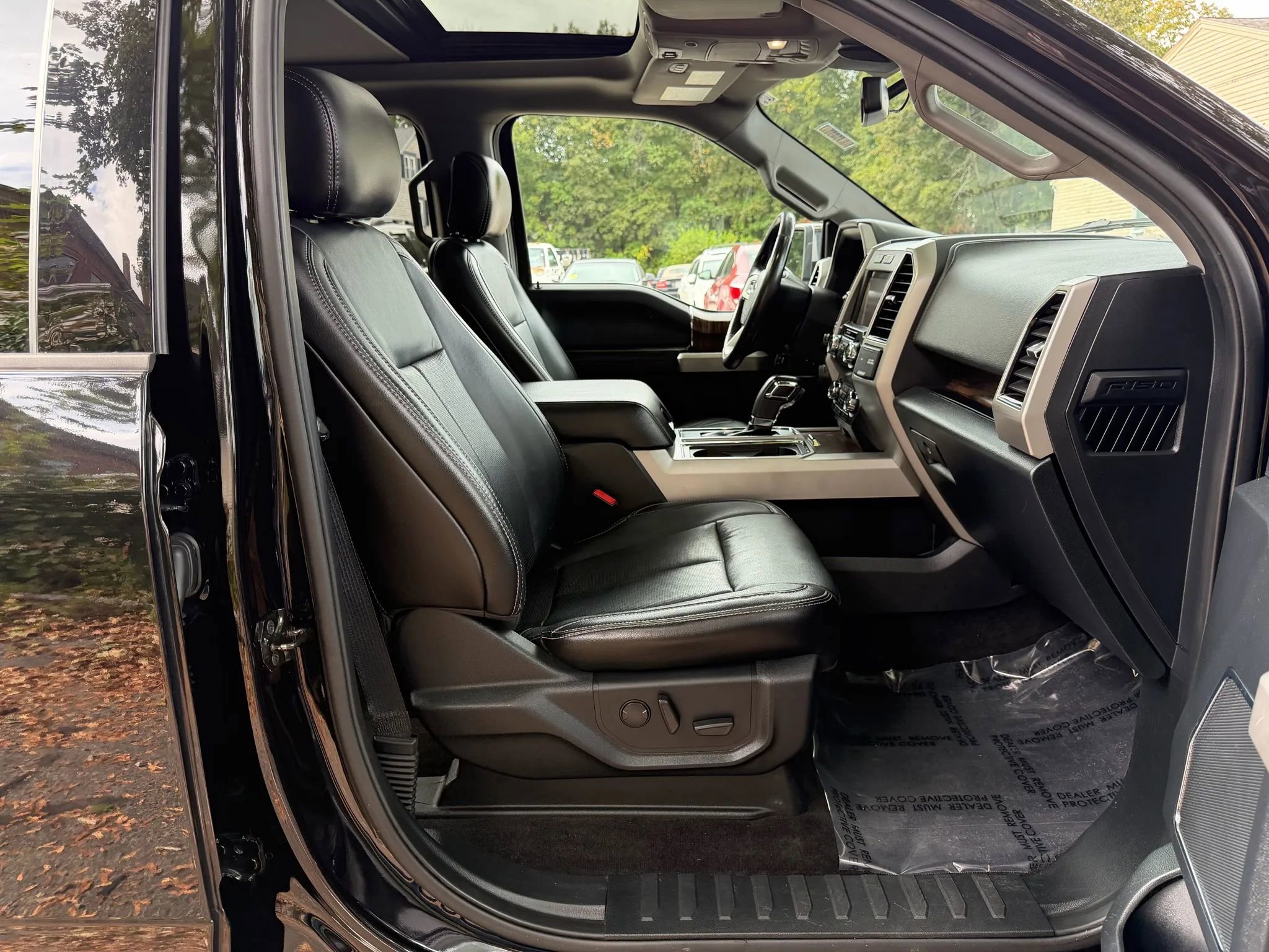 Used 2019 Ford F150 Lariat image 32