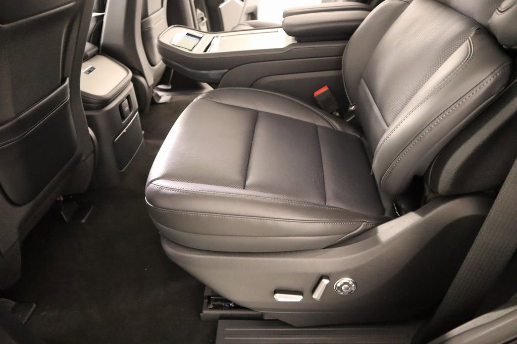 New 2025 Lincoln Navigator Reserve w/ Jet Appearance Package image 12