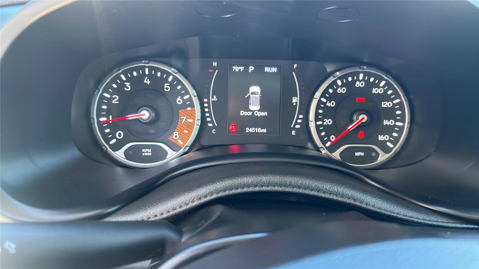 Used 2023 Jeep Renegade Latitude w/ Sun & Fun Group AWD/4WD image 12