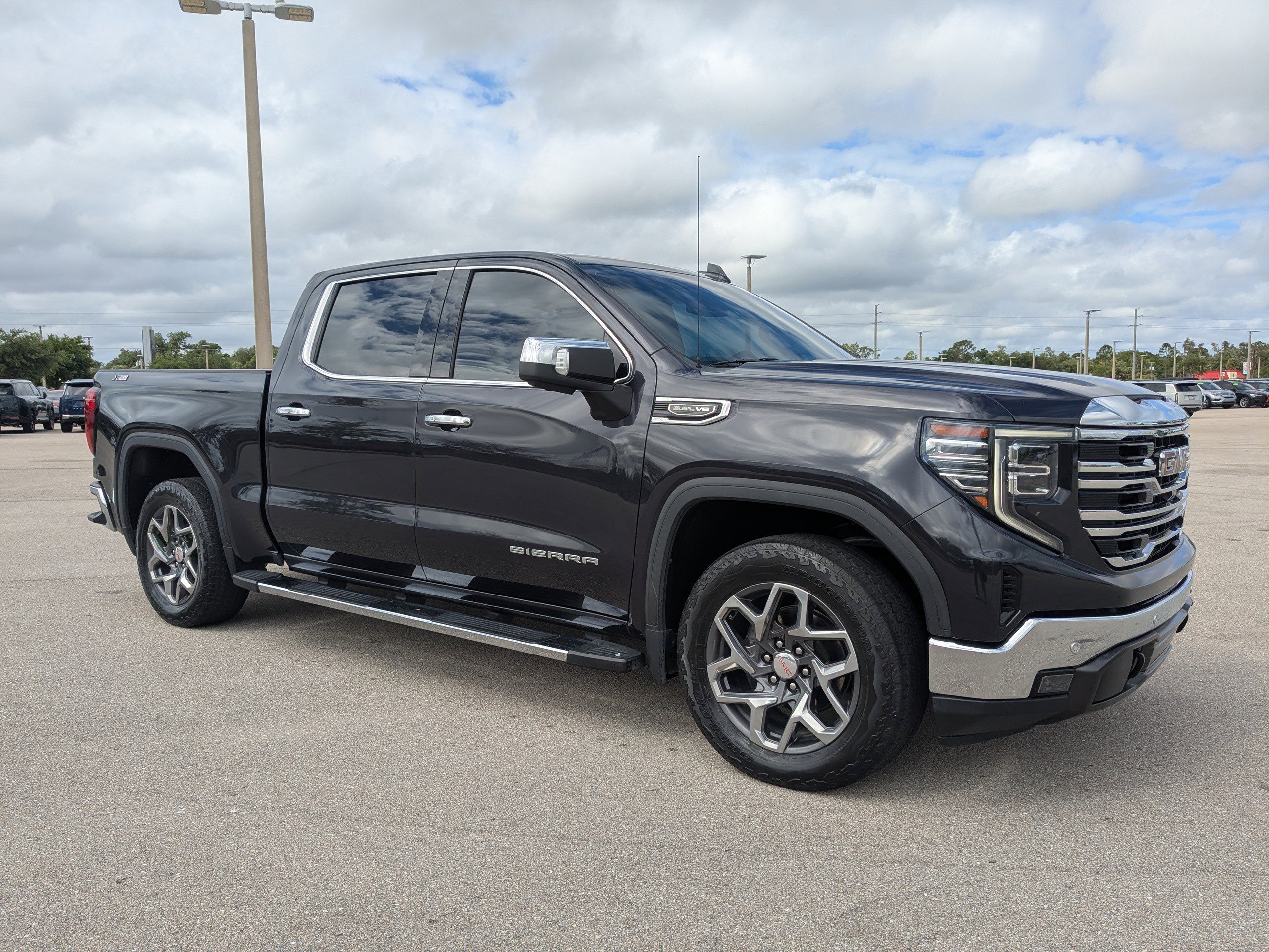 Used 2022 GMC Sierra 1500 SLT w/ SLT Premium Plus Package AWD/4WD image 2